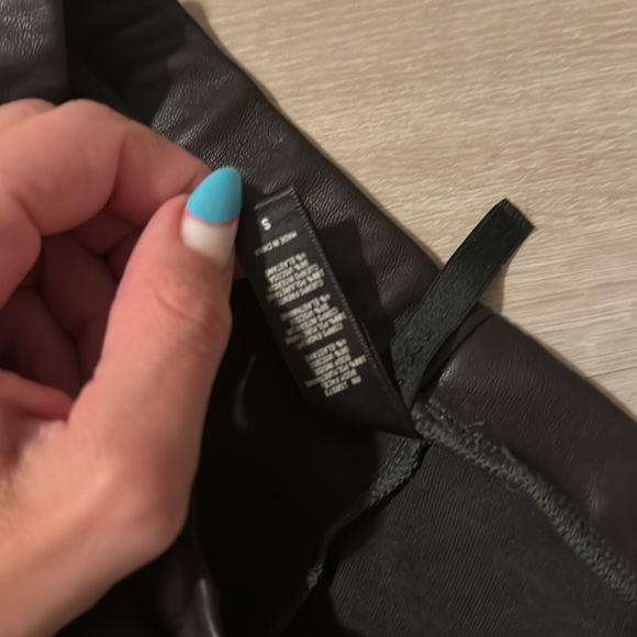 SKIMS Faux Leather Boot Cut Pant Sleek Waxed Finish Pull On black Size S - Picture 6 of 6